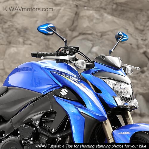 KiWAV tutorial: motorcycle in front of a stone wall