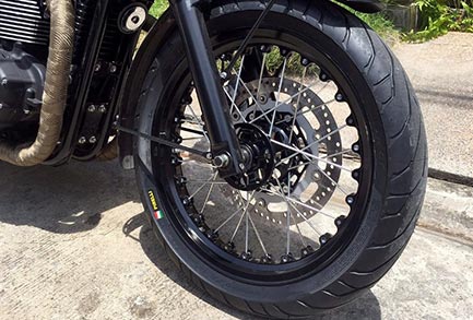 motorcycles come with wire wheels