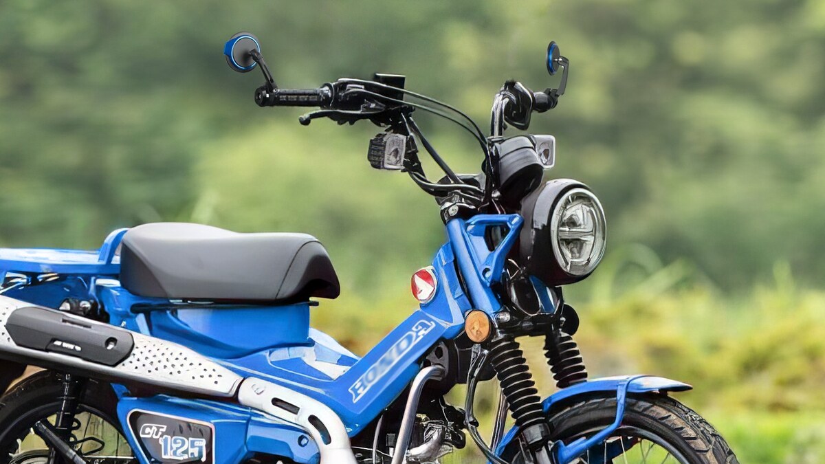 Blue Honda CT125 fitted with KiWAV Aura bar-end mirrors