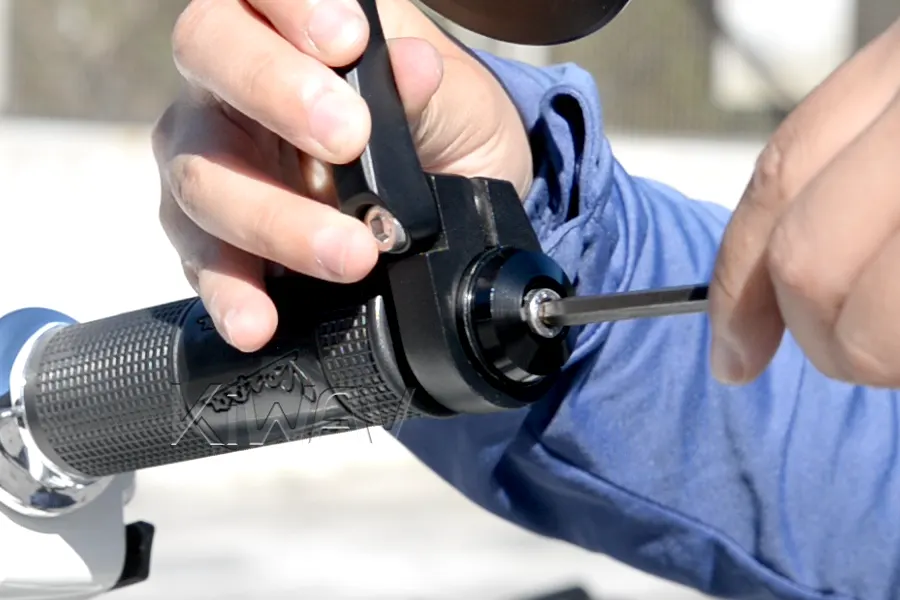 Tighten the bolt