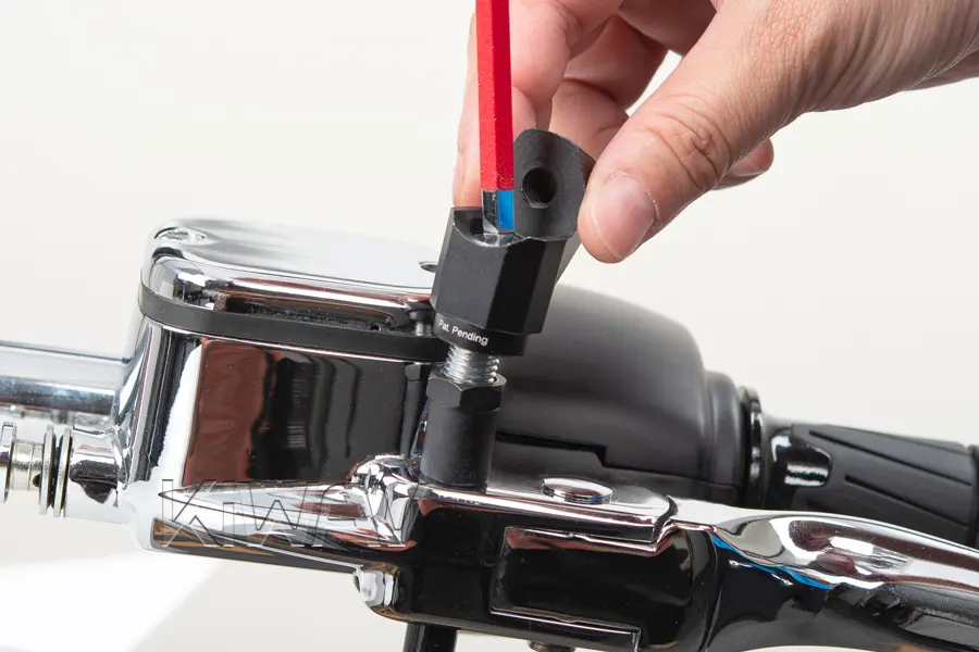 Tighten the mounting bolt securely.
