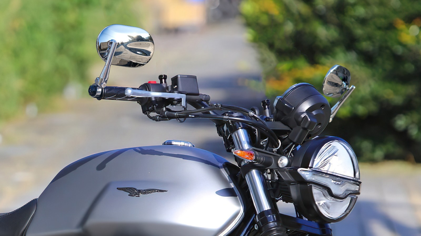Moto Guzzi V7 850 Stone with KiWAV bar-end mirrors installed