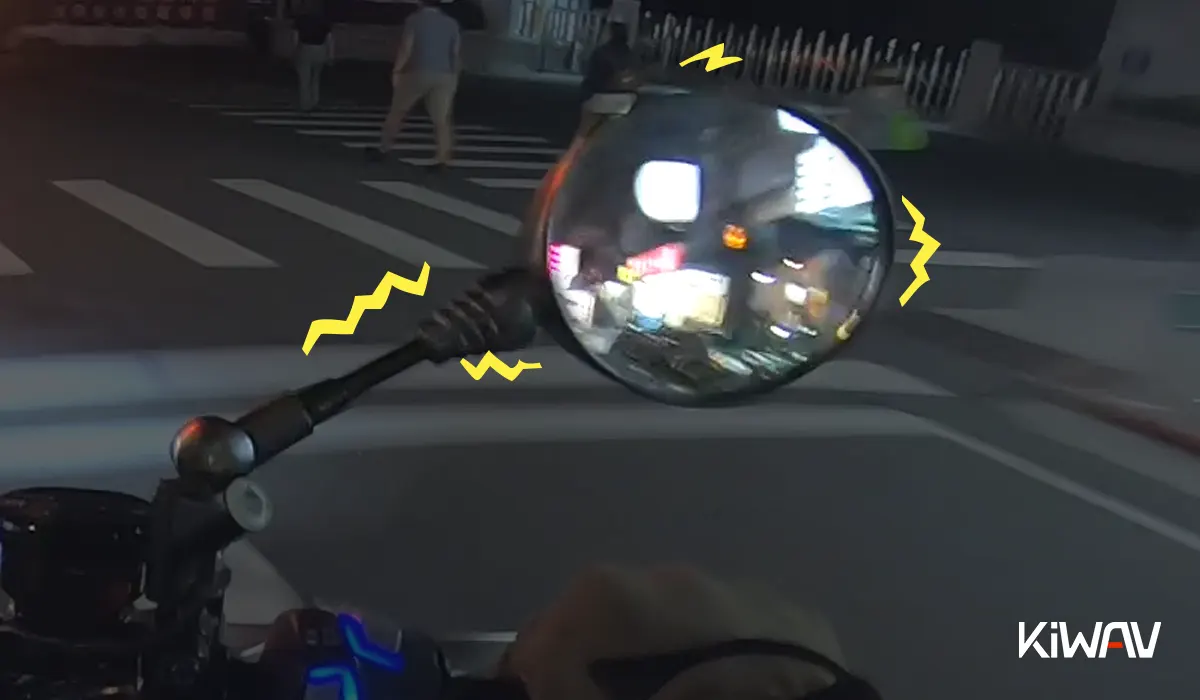 バイクミラーがブレる原因とは？　走行中の振動が起きる理由