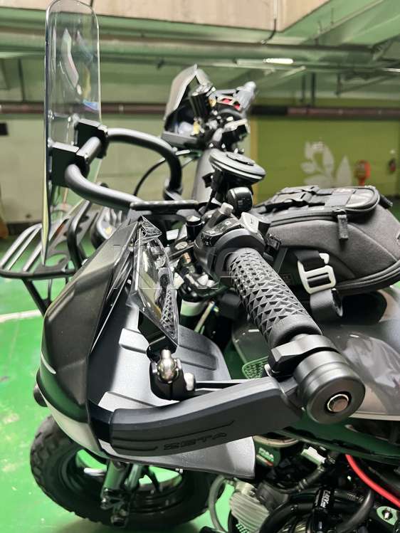 バーエンド: バーエンドミラー リープ 黒 右側 5mm & 6mmネジ式