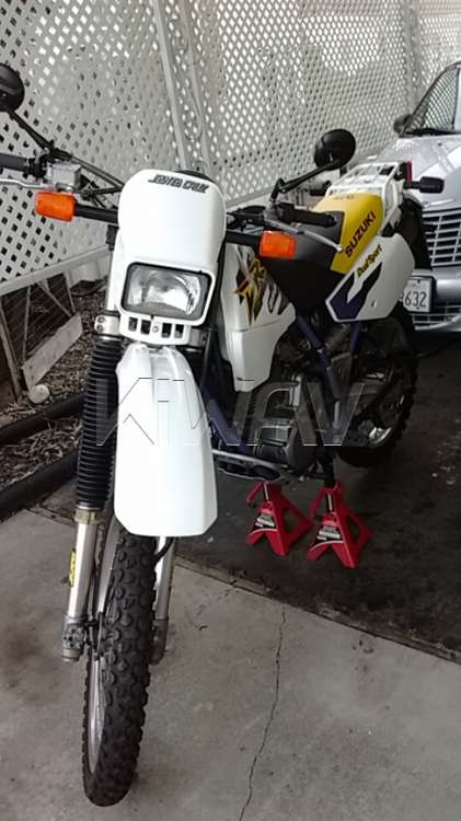 BMWに対応: バイクミラー レトロ 黒 M10 1.5ピッチ BMWに適用